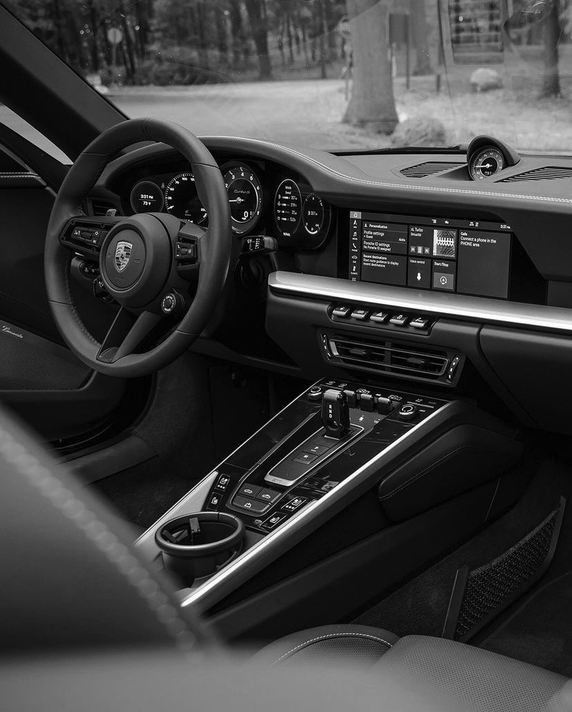 Detailed Porsche 911 interior — dashboard, leather and console spotless